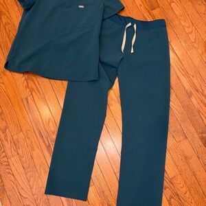 Figs Caribbean Blue Medium Catarina Medium Tall Livingston’s